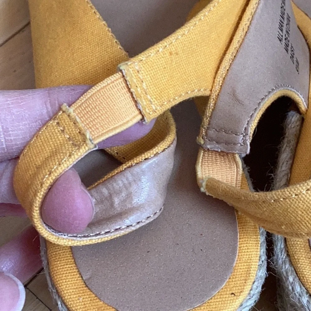 Karen Scott yellow Espadrille Slingback wedge sandals. Women’s size 9.5